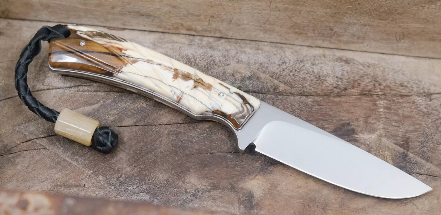 Arno Bernard Knives Badger – N690 Dyed Warthog