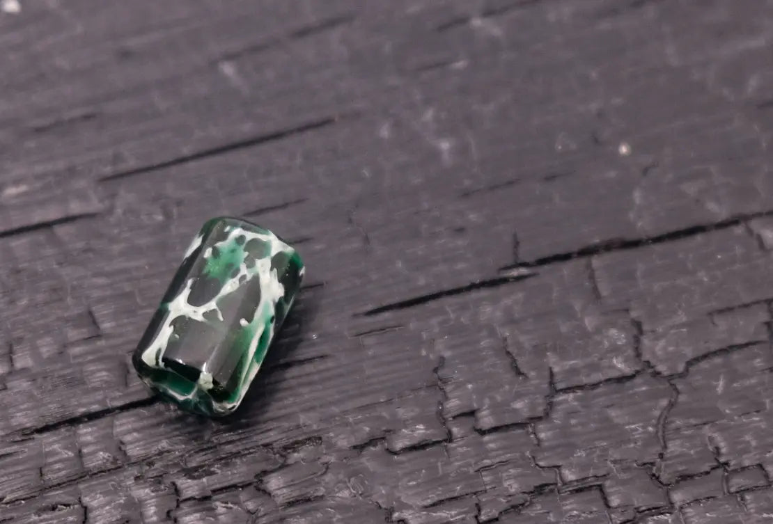 Arno Bernard Knives Bead aus Kudu-Knochen Grün