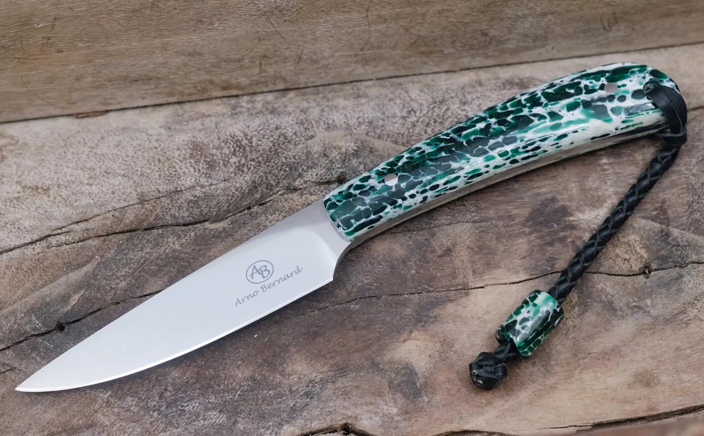 Arno Bernard Knives Fin & Feather mit grünem Kudu-Knochen