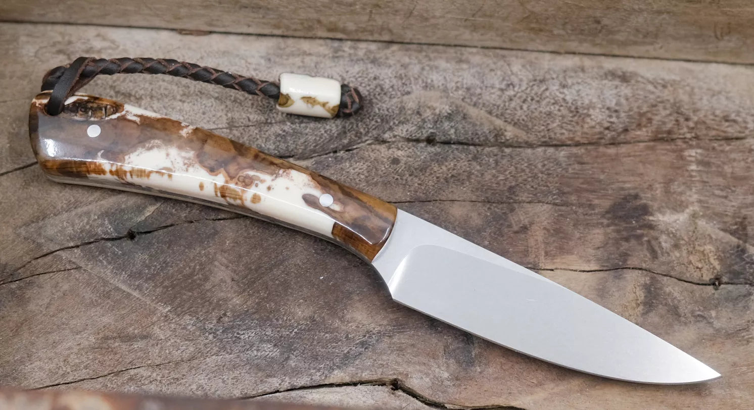 Arno Bernard Knives Fin & Fur mit Dyed Warthog