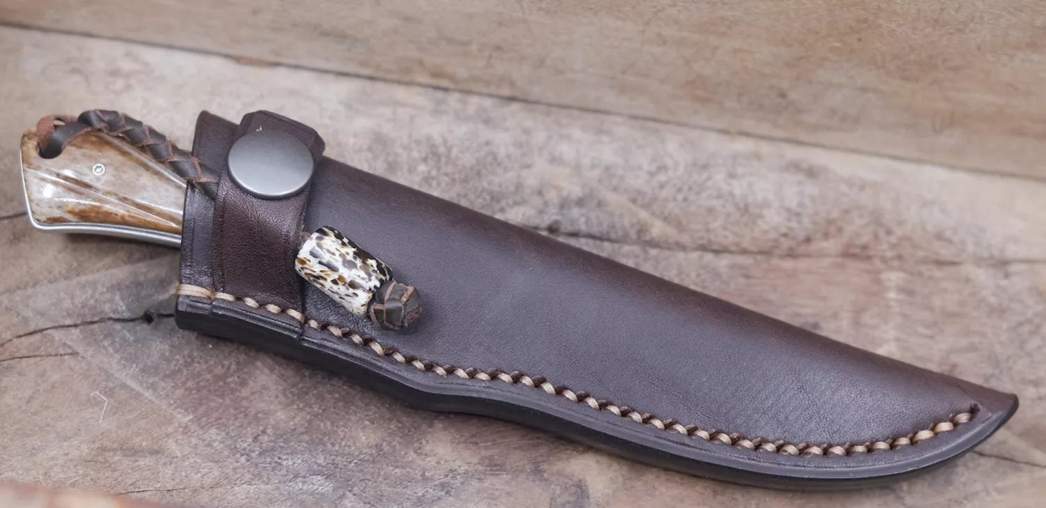 Arno Bernard Knives Marmoset mit Giraffenknochen