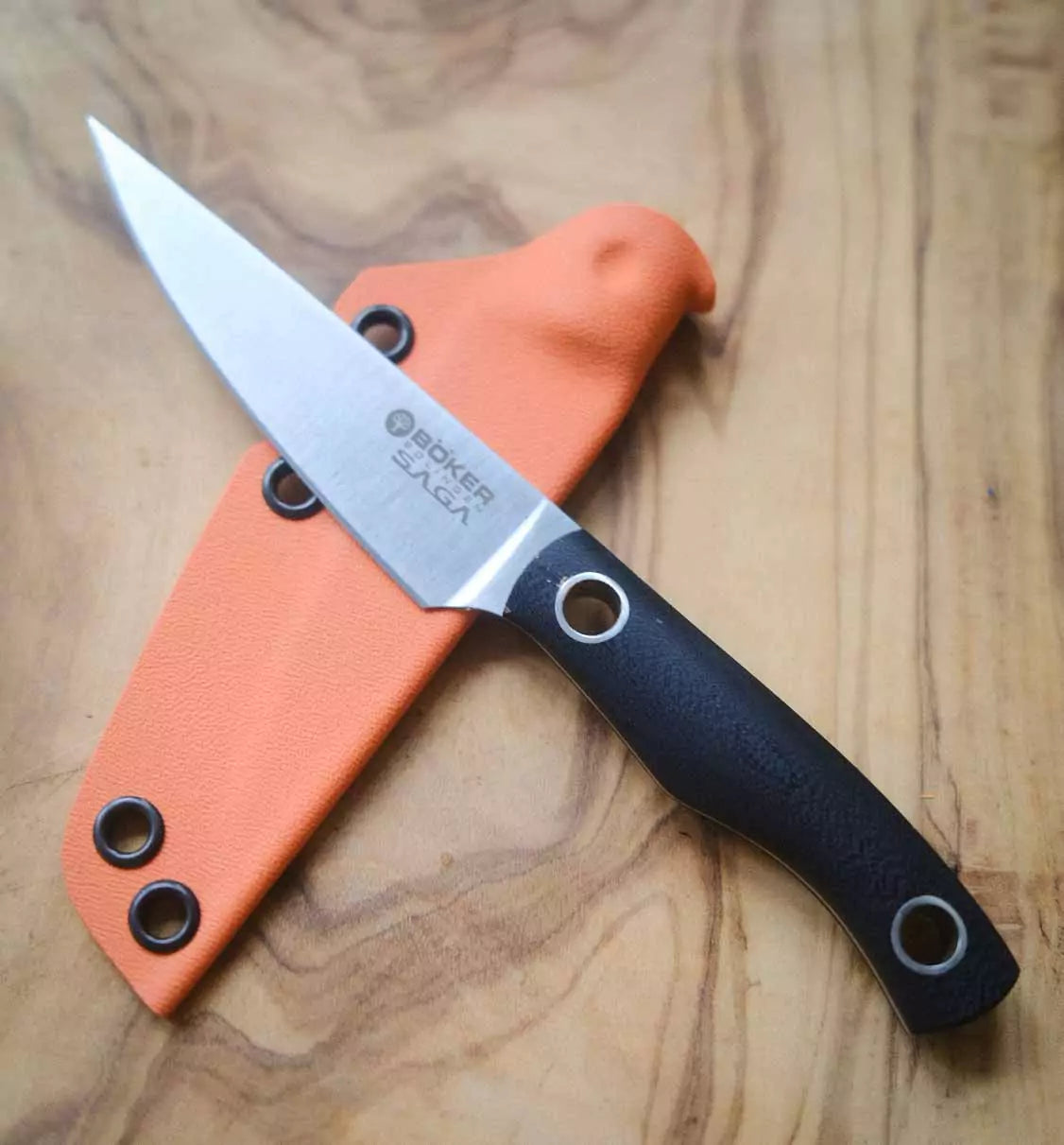 Böker Saga Spickmesser mit oranger Kydex-Scheide