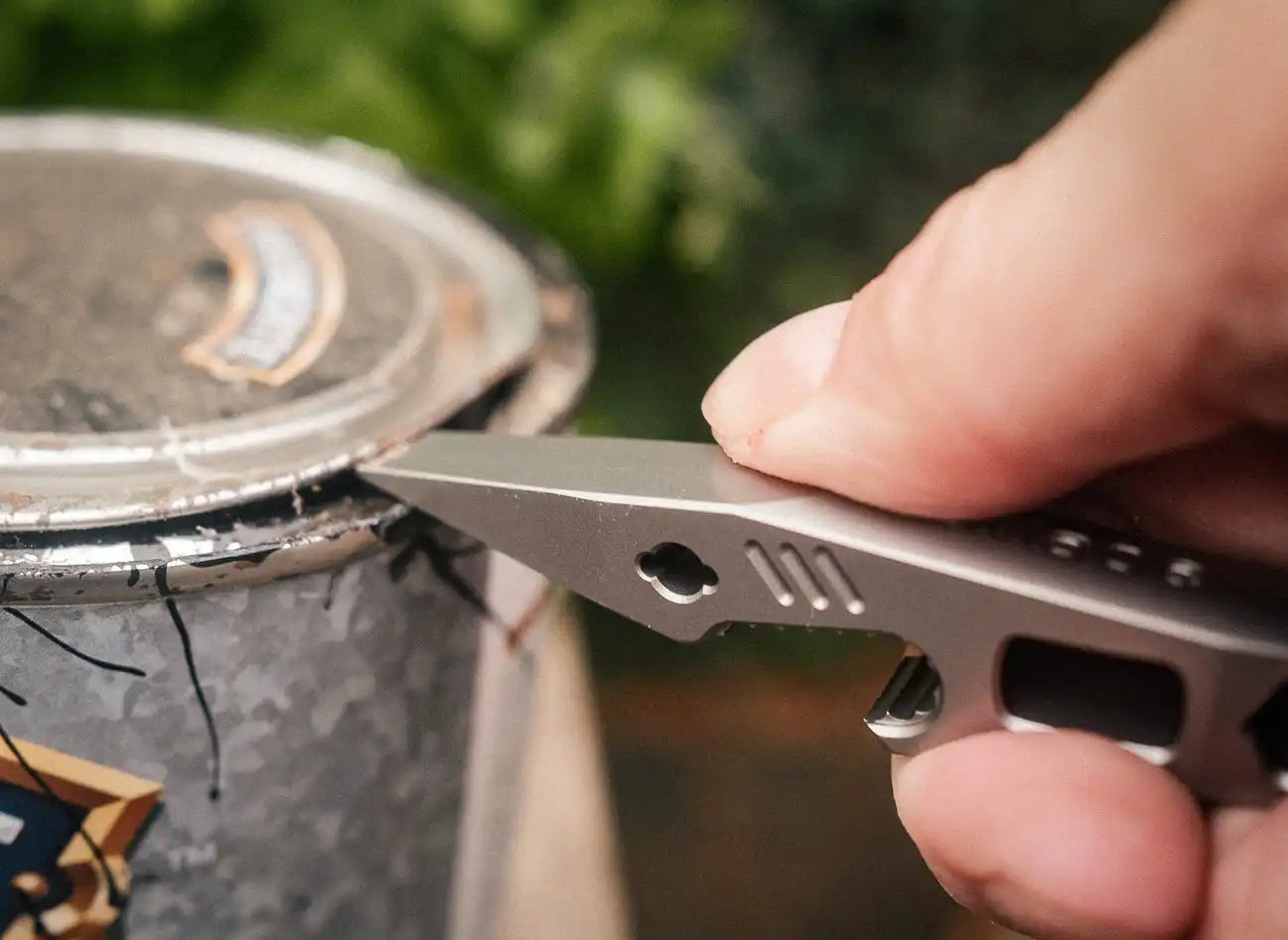 J.E. Made SharkIV Tool PVD mit roter oder oranger Kydex