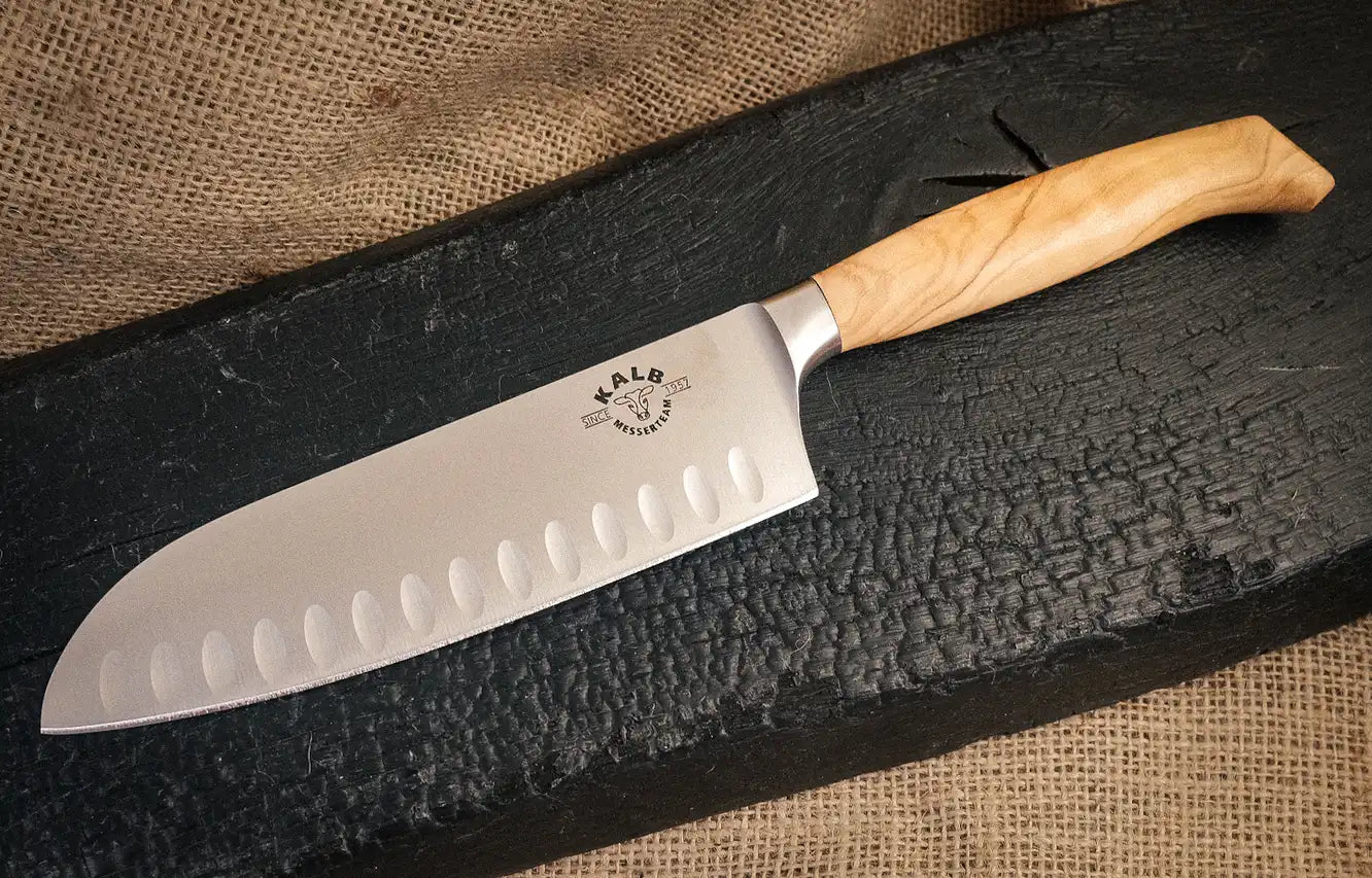 Couteau Santoku en veau avec manche creux de 16 cm en bois d'olivier