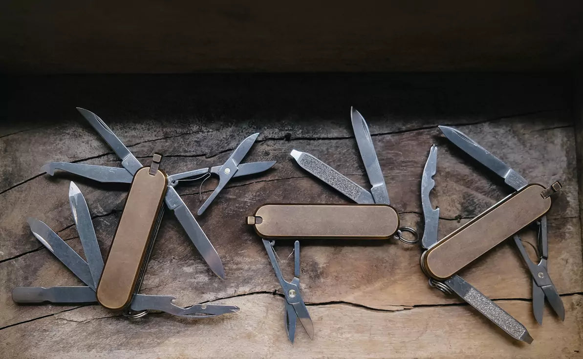 Victorinox Classic Messing-Scales (Roman Pats Exclusive)