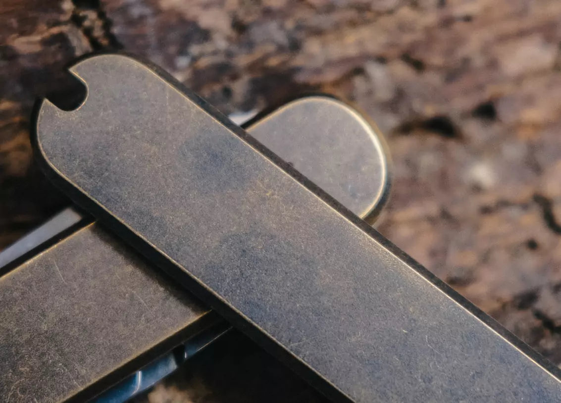 Victorinox Classic Messing-Scales (Roman Pats Exclusive)