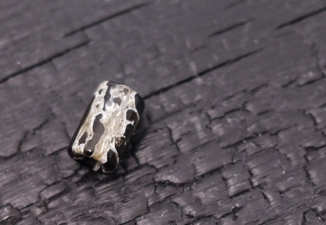 Arno Bernard Knives Bead aus Kudu-Knochen Schwarz