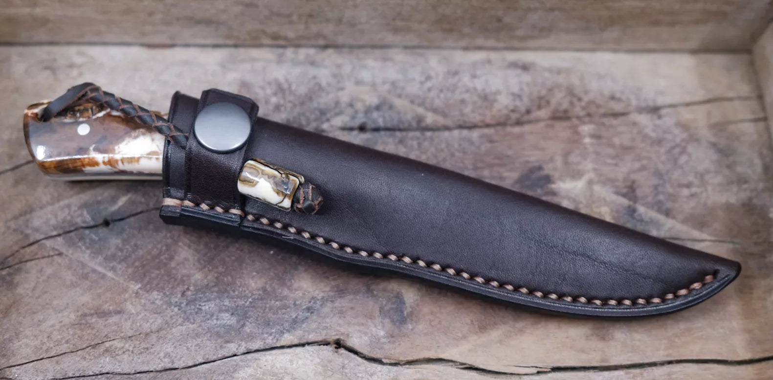 Arno Bernard Knives Fin & Fur mit Dyed Warthog