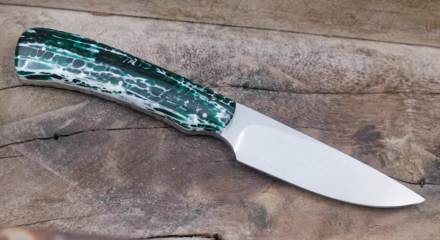 Arno Bernard Knives Jackal – N690 Kudu-Knochen grün
