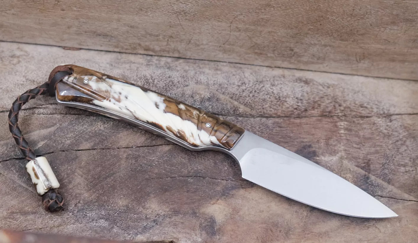 Arno Bernard Knives Marmoset mit Dyed Warthog