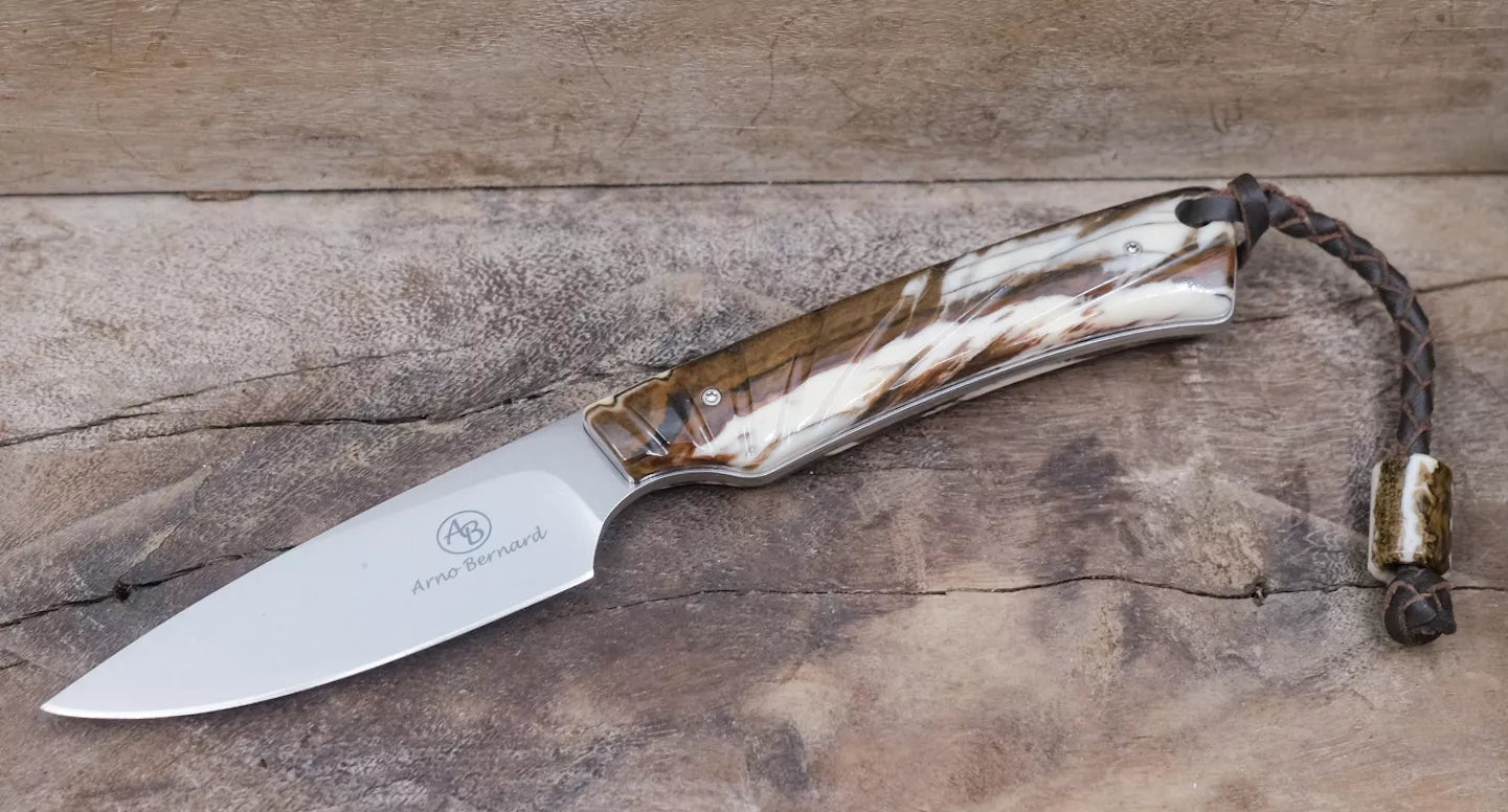 Arno Bernard Knives Marmoset mit Dyed Warthog