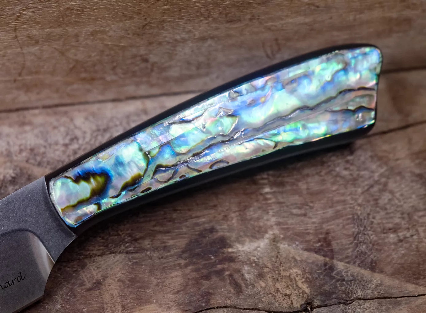 Arno Bernard Knives Wasp mit Paua Abalone