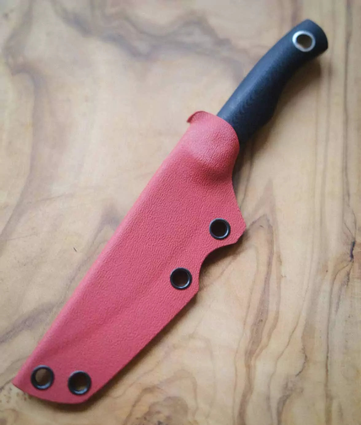 Böker Saga Spickmesser mit roter Kydex-Scheide