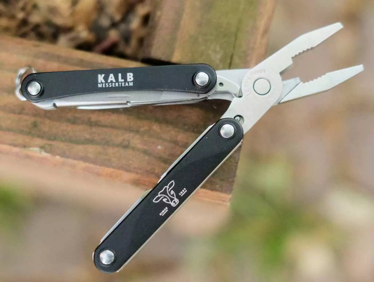 Leatherman Squirt PS4 – Messerteam Kalb Logo