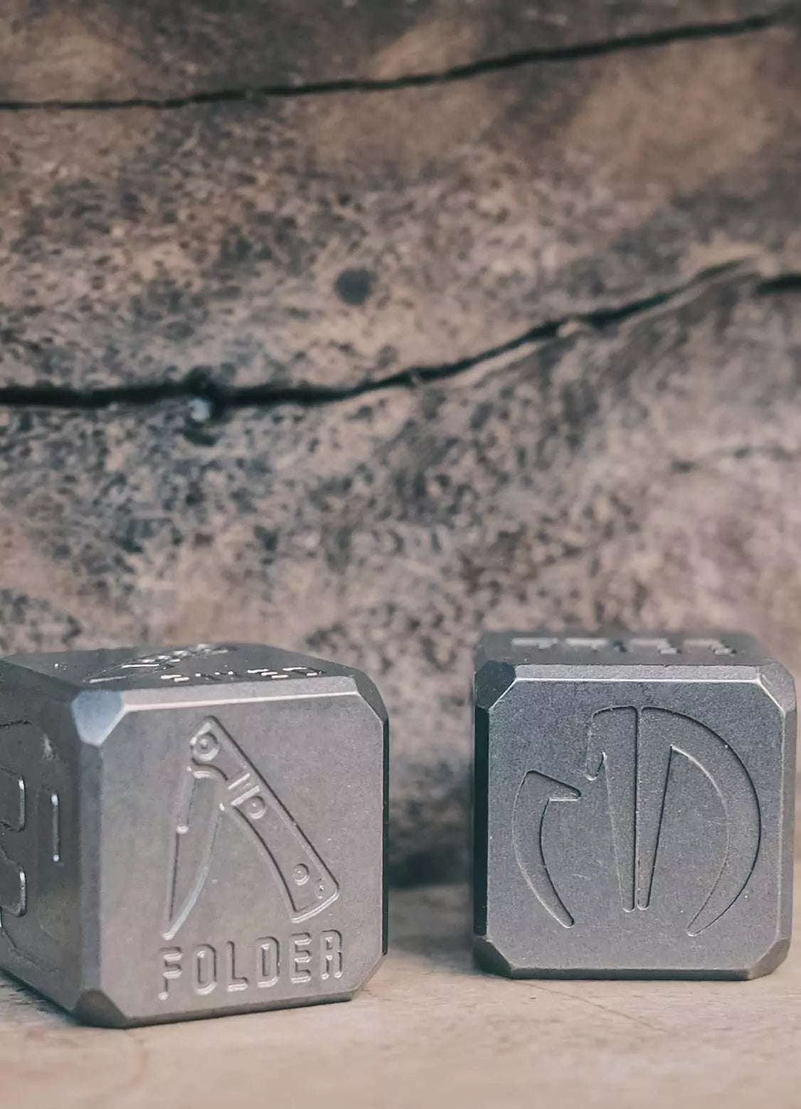 Messerdepot Titan Würfel Logos | Titan 6AL4V | Stonewashed Finish