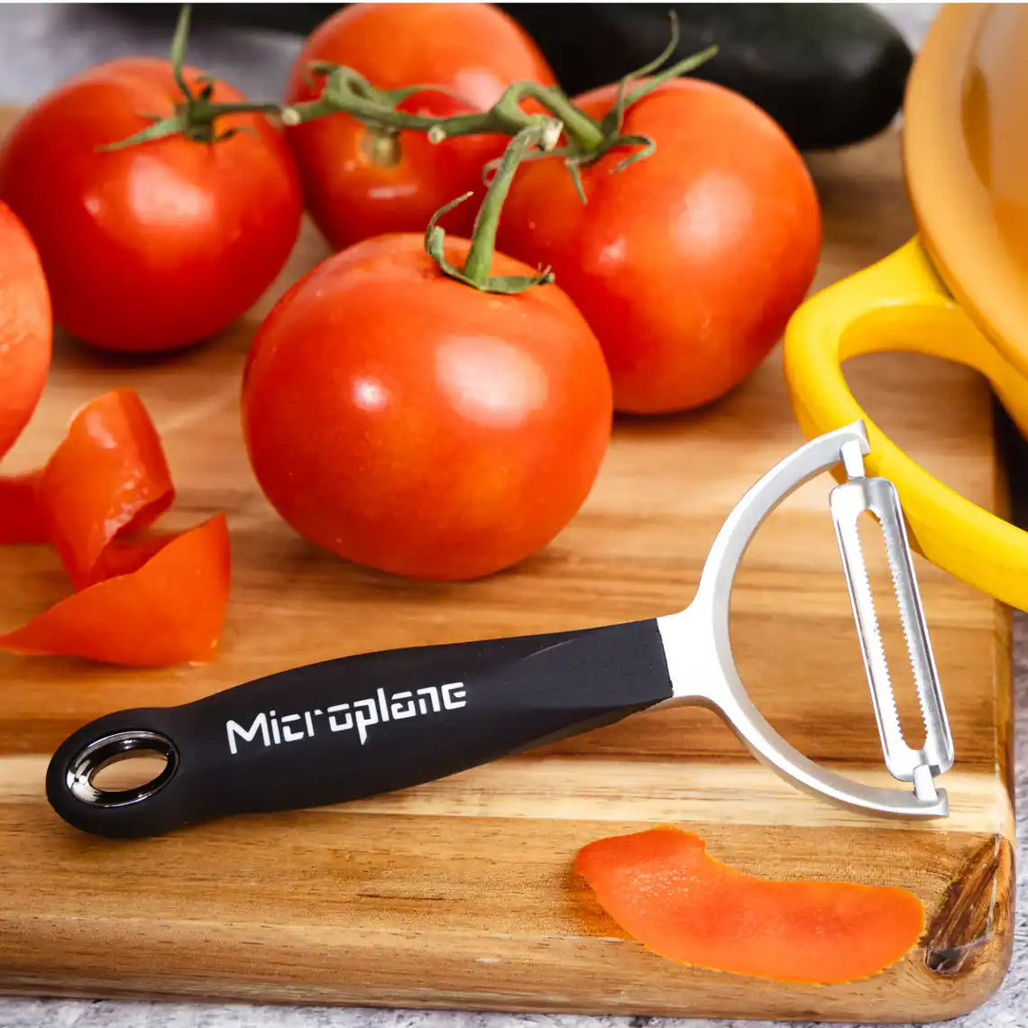 Microplane Professional Swivel Peeler serrated blade