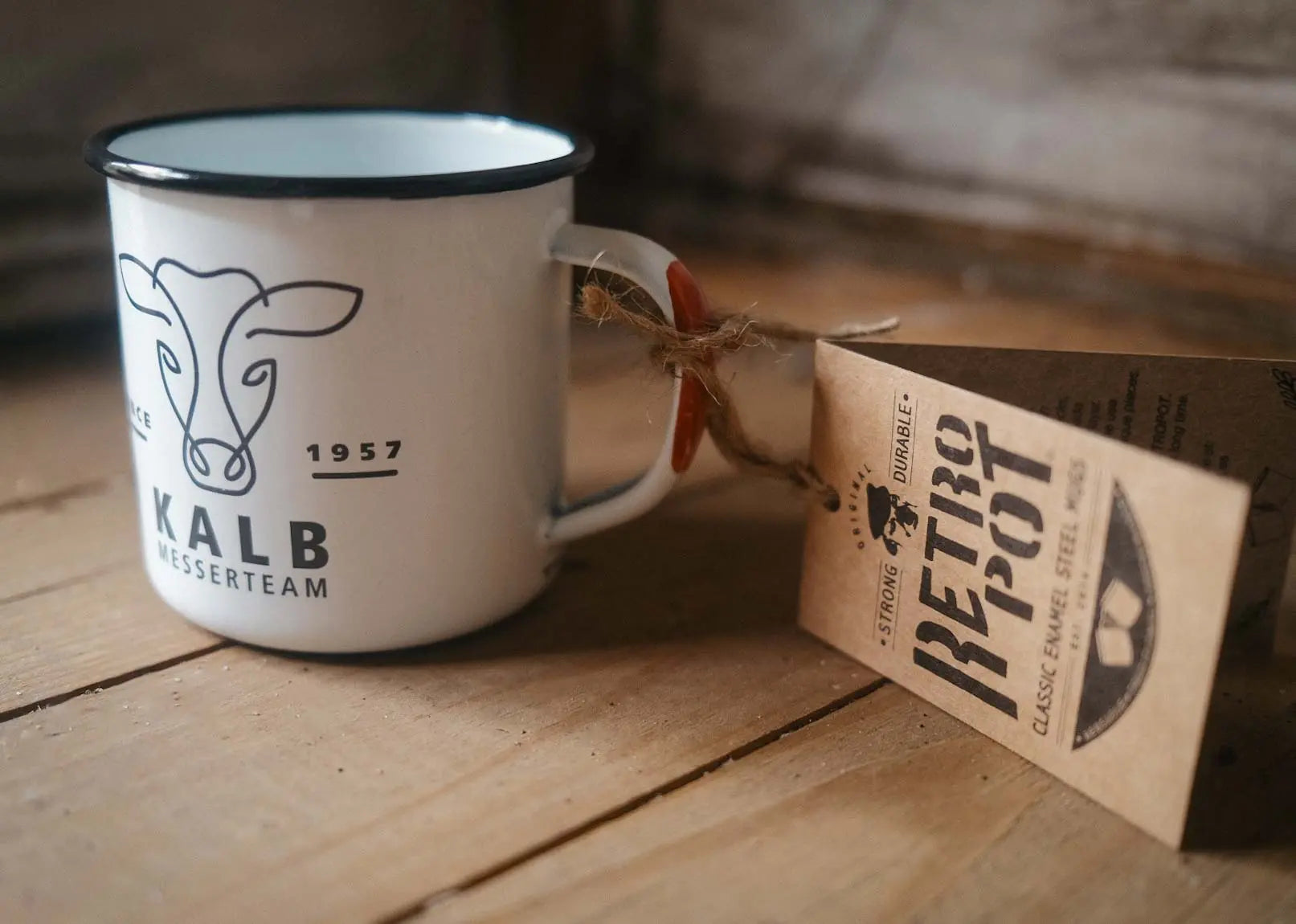 Retropot Classic Enamel Mug Knife Team Calf