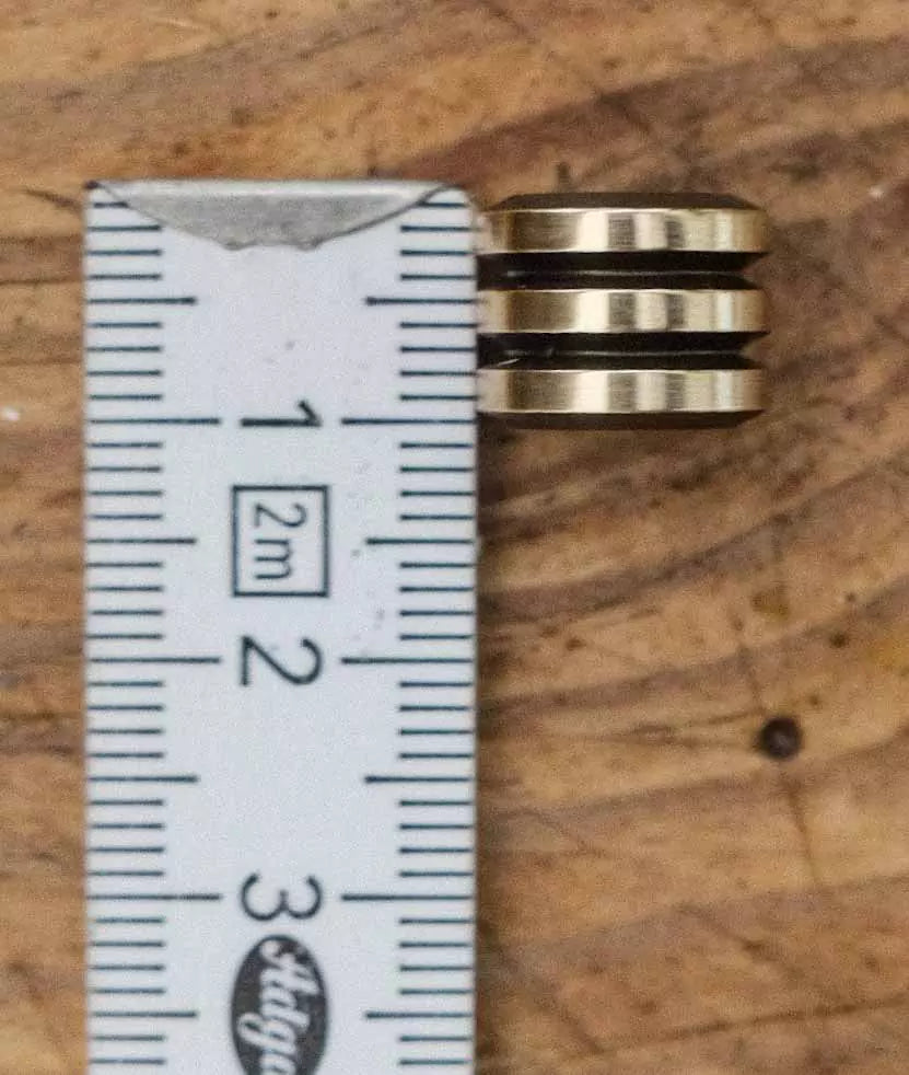 Roman Pats Bead, Messing, drei Ringe, poliert