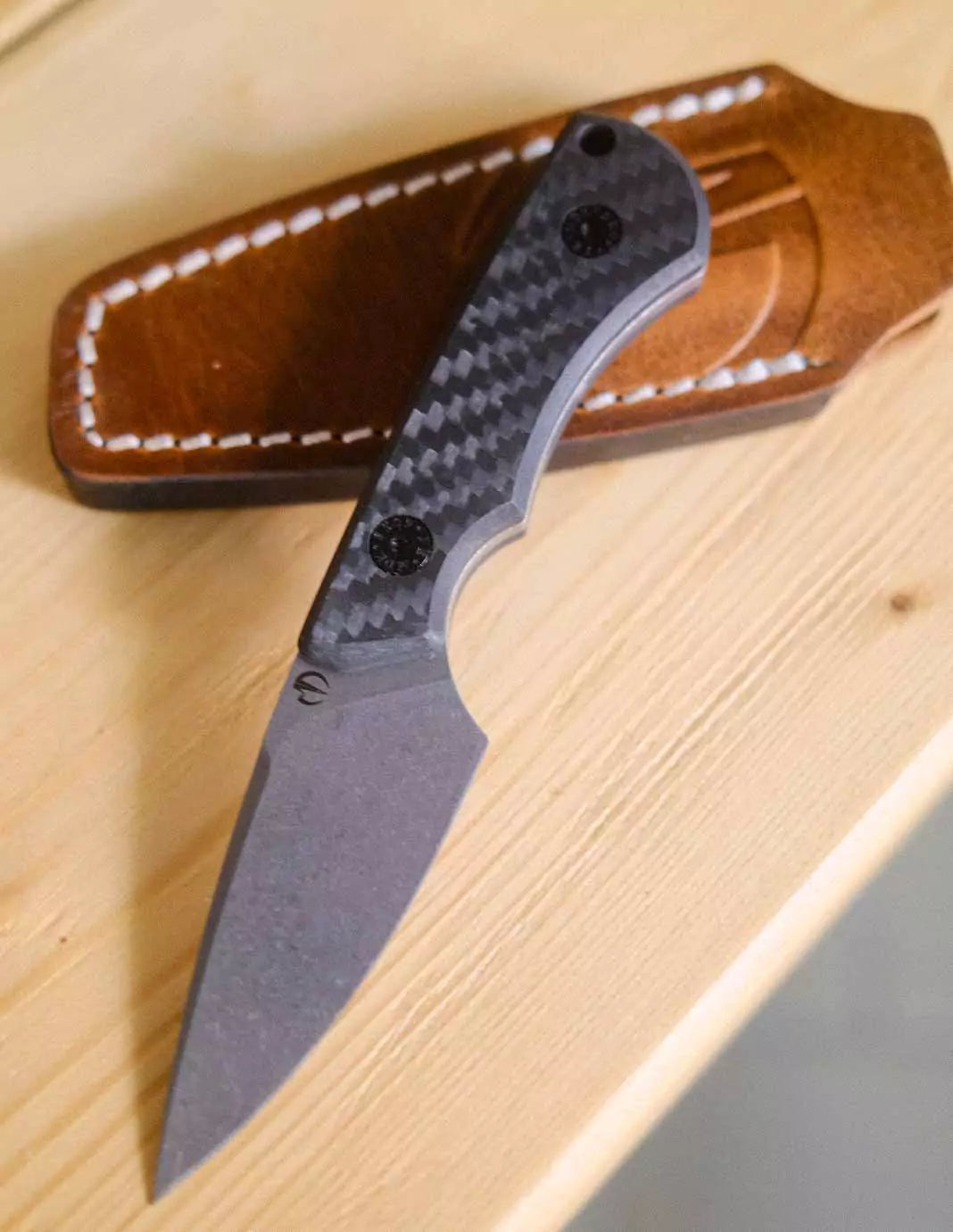 SK09 Carbon – 14C28 mit Leder-Scheide