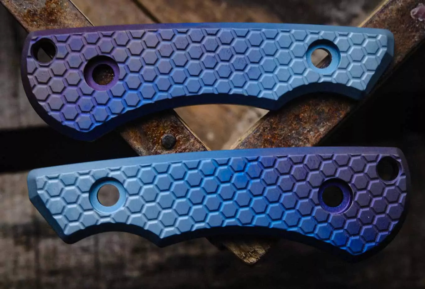 SK09 Titangriffschalen anodisiert "Honeycomb" lila