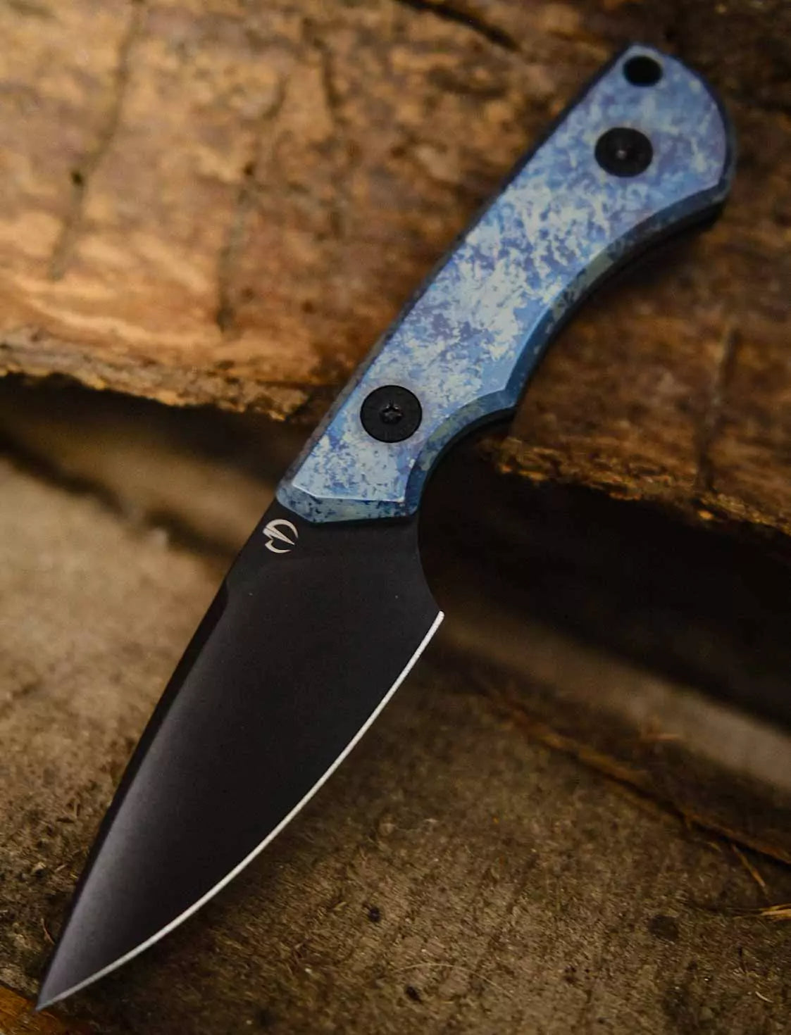 SK09 Titan Anodisiert – 14C28 mit Lederscheide