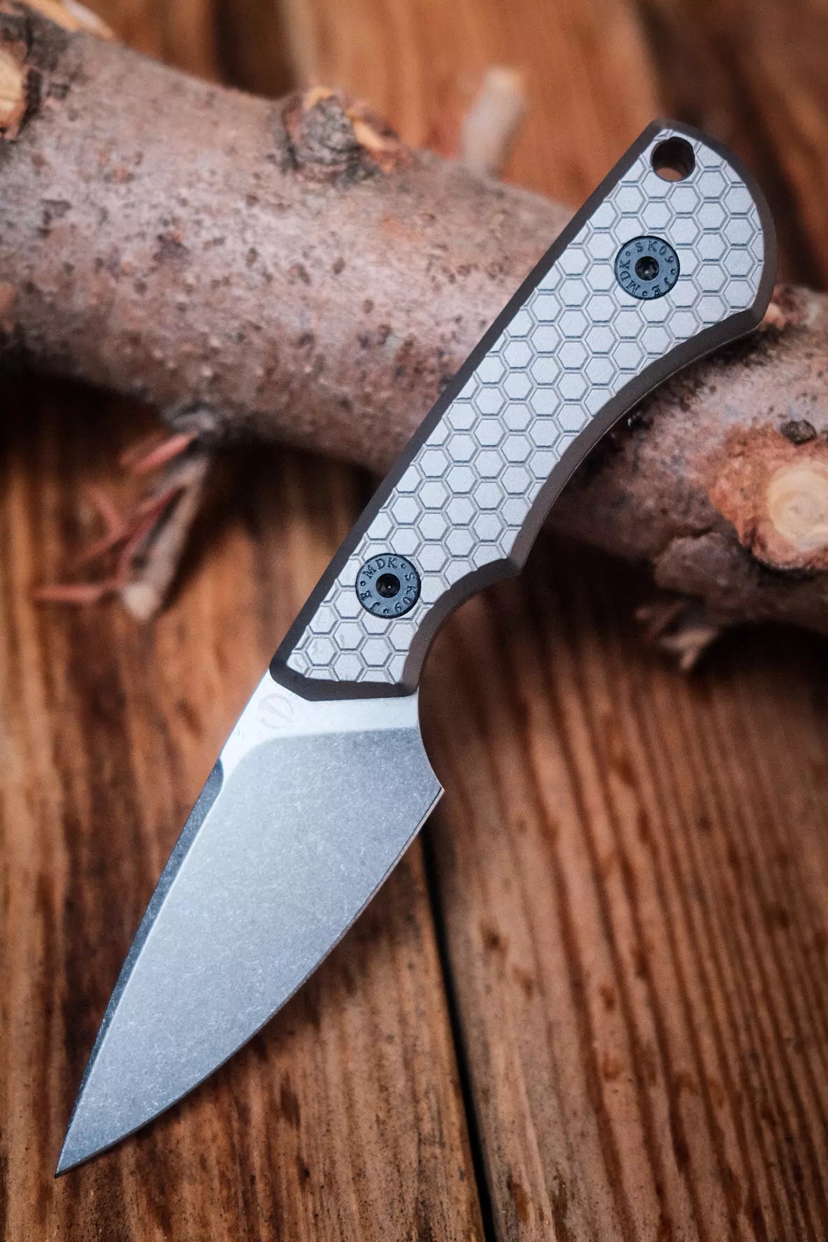 SK09 Titan Honeycomb – 14C28 mit Kydex-Scheide