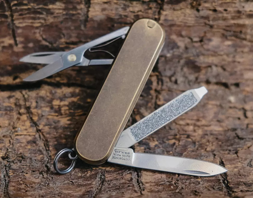 Victorinox Classic Messing-Scales (Roman Pats Exclusive)