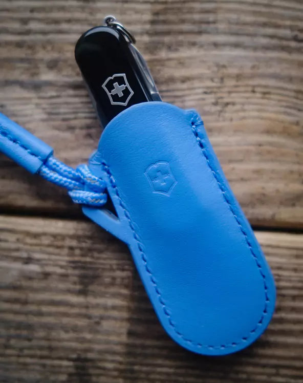 Victorinox Classic SD, Dark Illusion with Leather Pouch blue